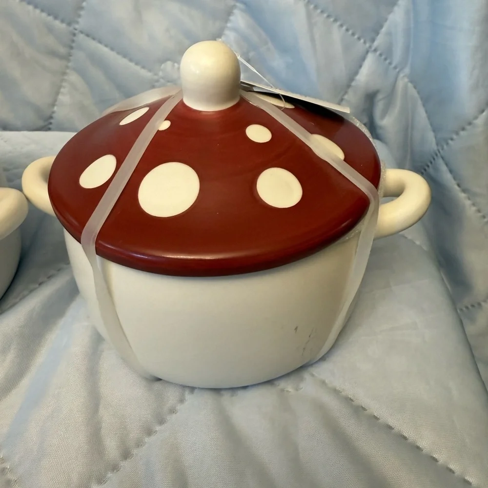 2/ RANEKIN Red and White Polka Dot Ceramic Casserole Dishes